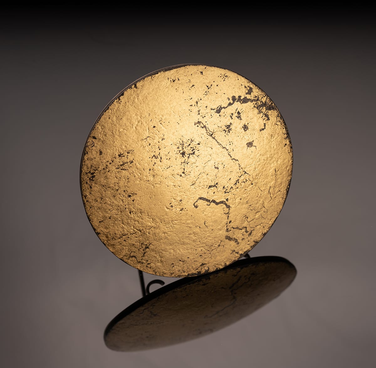 circle gold brooch